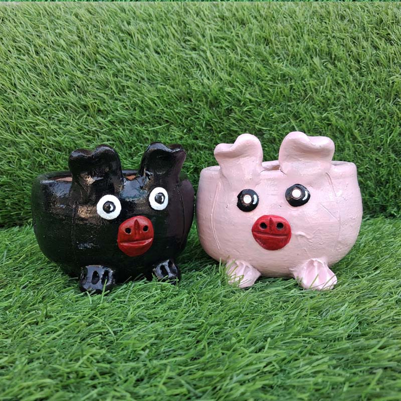 Handmade Mud Pig Couple